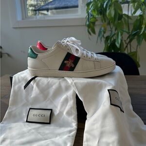 Authentic Ace Gucci Sneakers with Bee Embroidery fits 8.5 US Women